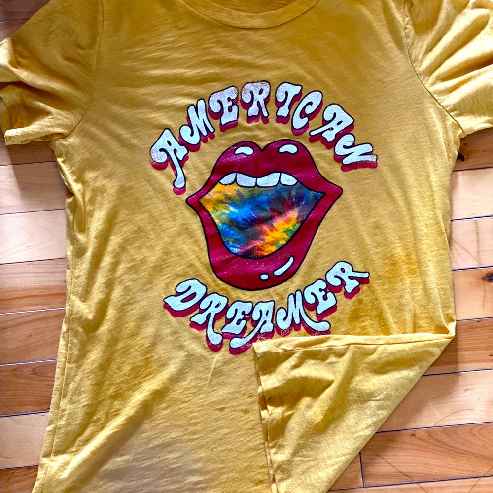American dreamers in white & yellow Mom jeans Also